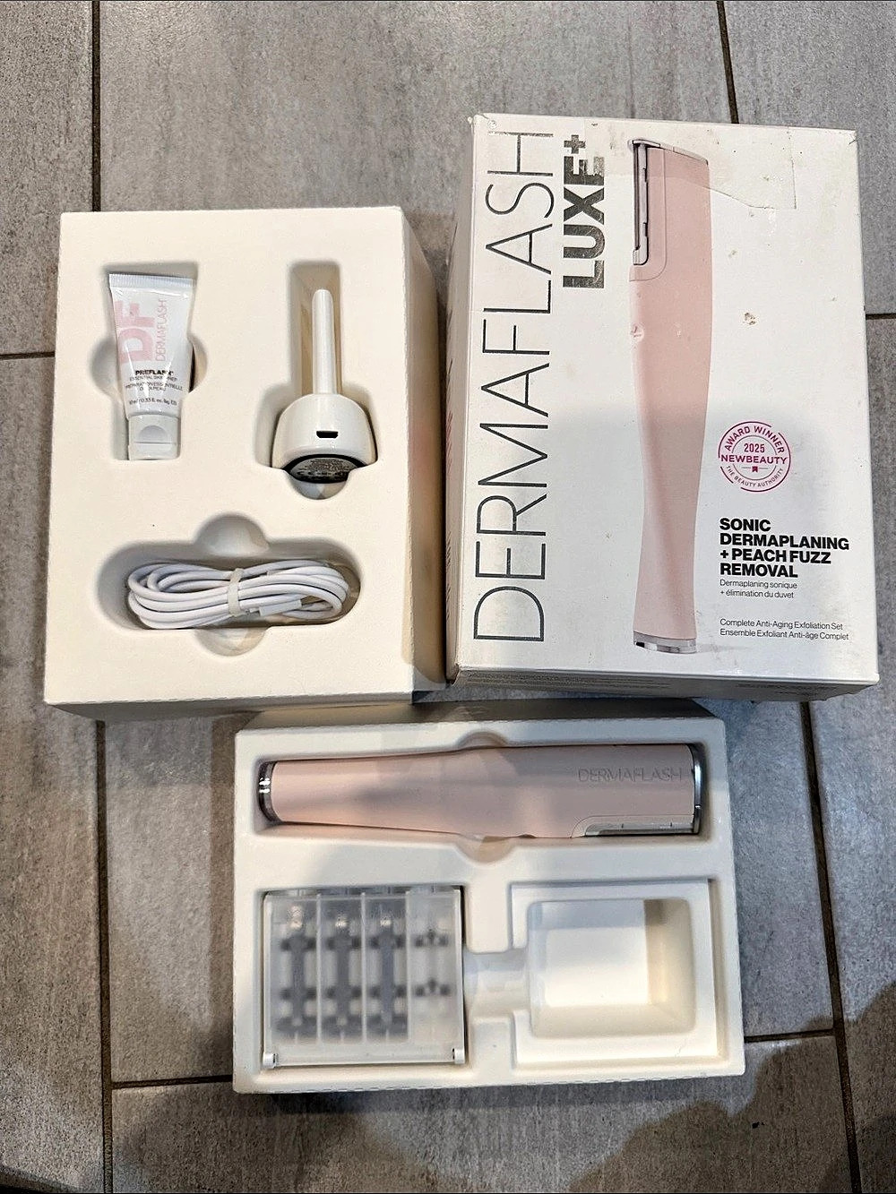 DERMAFLASH Luxe+ + Sonic Peach-Fuzz Removal Tool USEDONCE